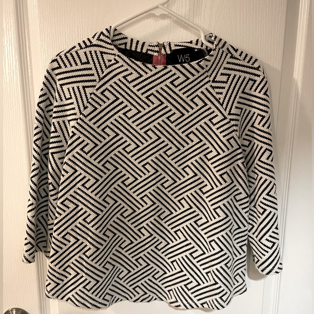 W5 ladies cropped black and white top